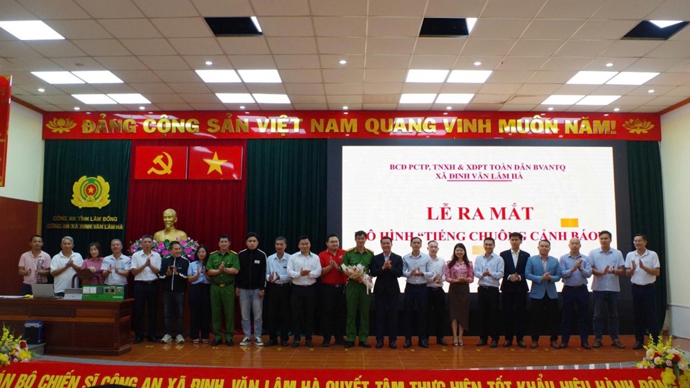 Công an xã Đinh Văn Lâm Hà ra mắt mô hình “Tiếng chuông cảnh báo”